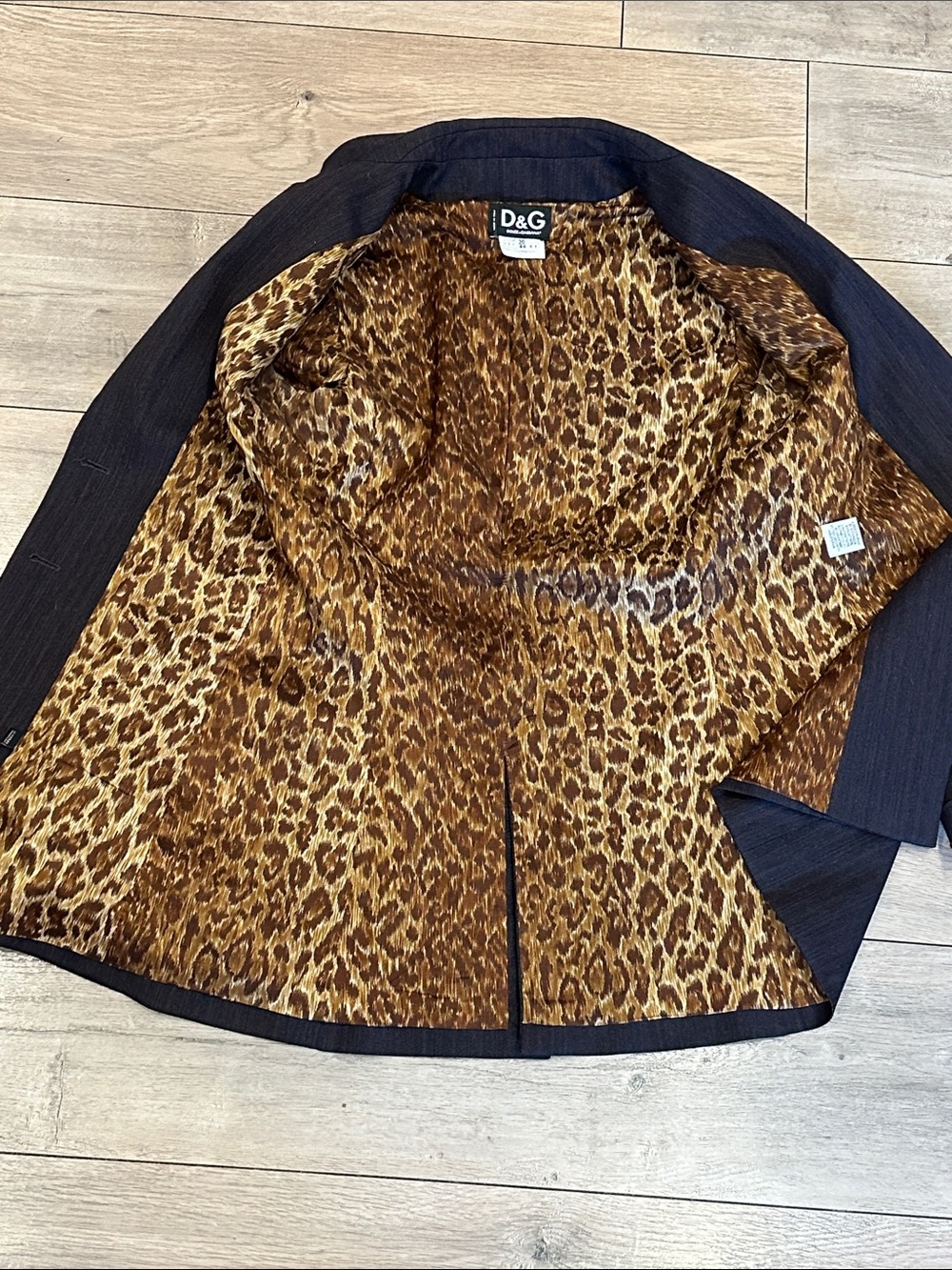 D&G Women's Charcoal and Red Pinstripe Blazer with Leopard Lining - Picture 4 of 5